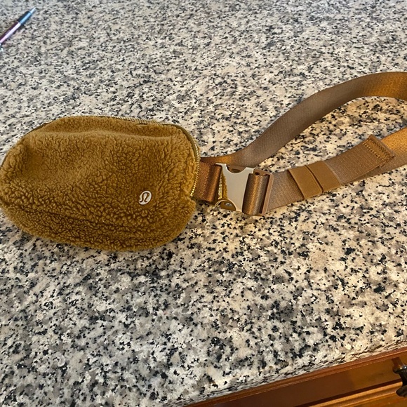 Lululemon everywhere belt bag 2L - Picture 10 of 10